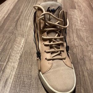 giuseppe zanotti creme color sneakers